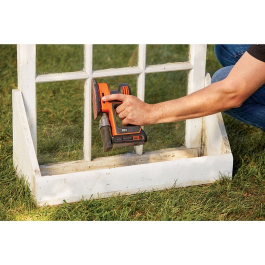Mouse cordless sander providing ultra smooth finish. 
