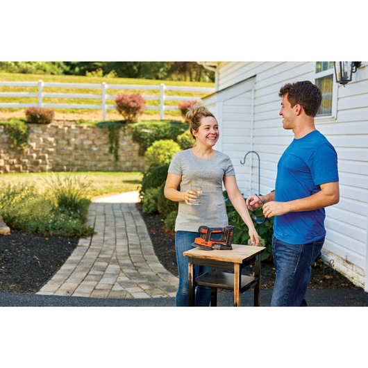 Profile of 20 volt mouse cordless sander.