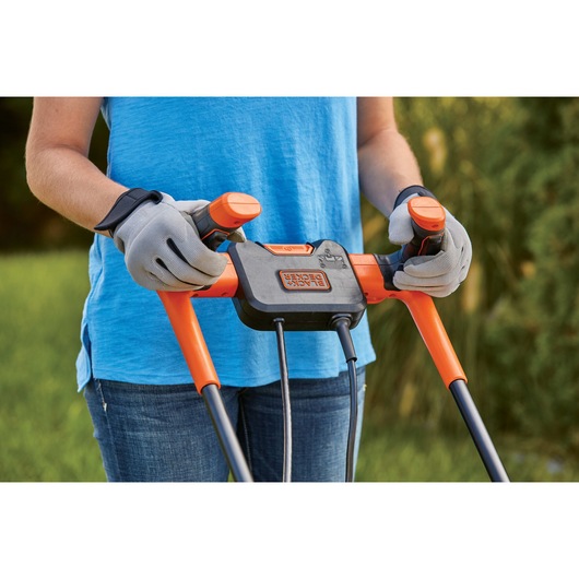 Comfort grip handle feature of 10 Amp 15 inch electric lawn mower.
