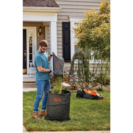 Collection bag of 10 Amp 15 inch Electric Lawn Mower being emptied.