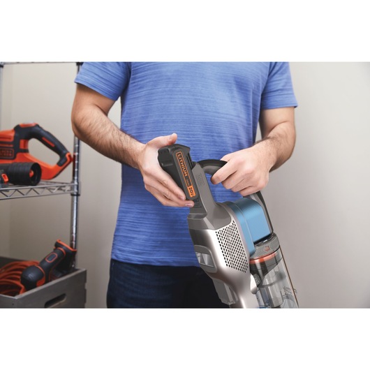 Removable battery for convenient charging feature of POWERSERIES Extreme Cordless Stick Vacuum Cleaner.