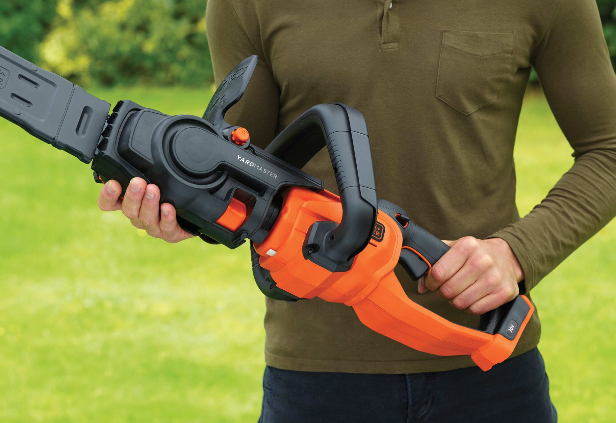 Easy and convenient attachment to kit base unit or extension pole feature of YARDMASTER Chainsaw Attachment.