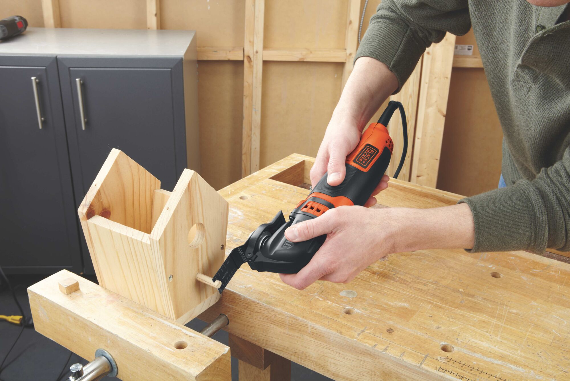 2.5 ampere oscillating multitool being used by a person.