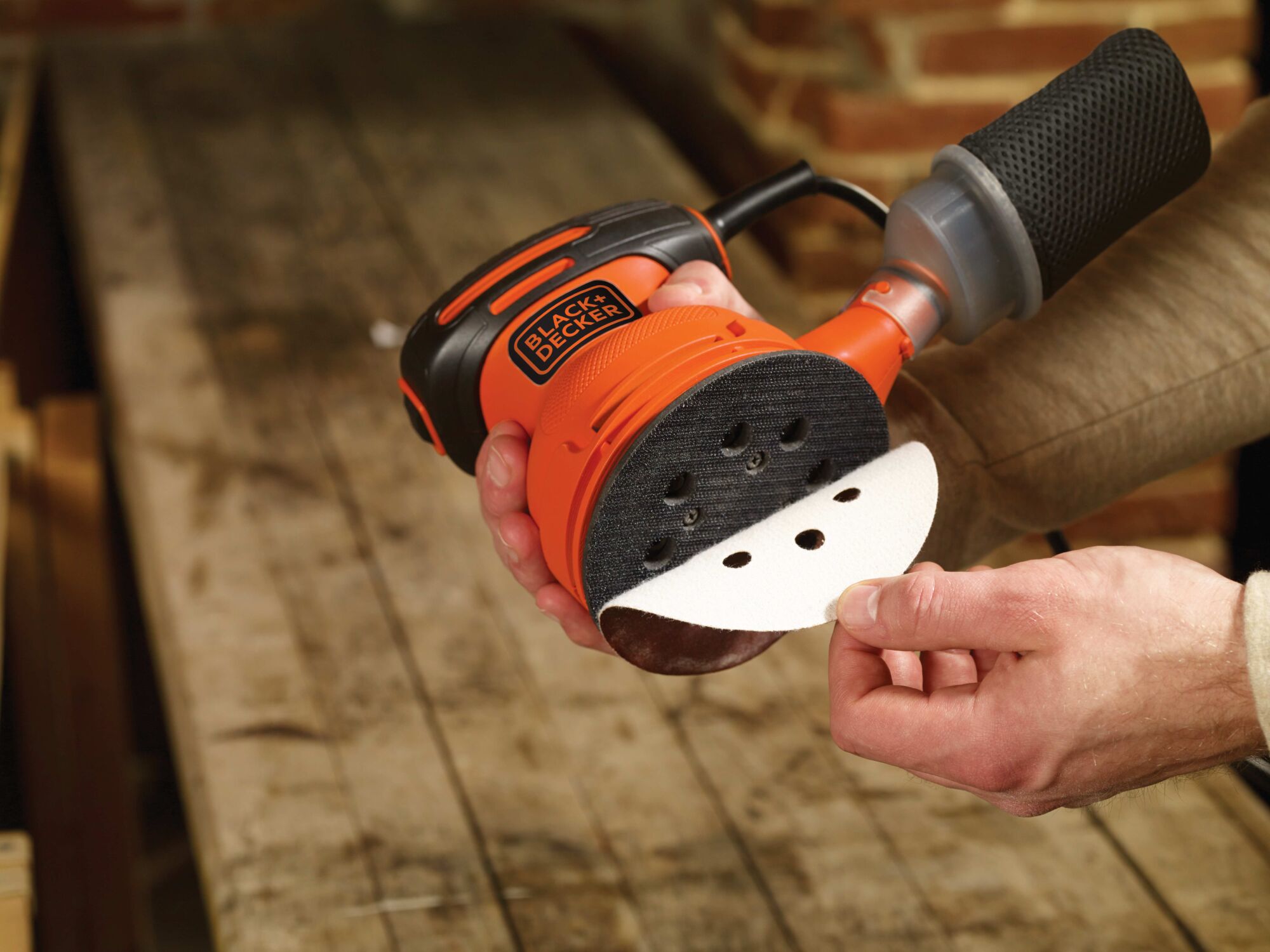 Hook and loop system for easy paper changes feature of 5 inch Random Orbital Sander.