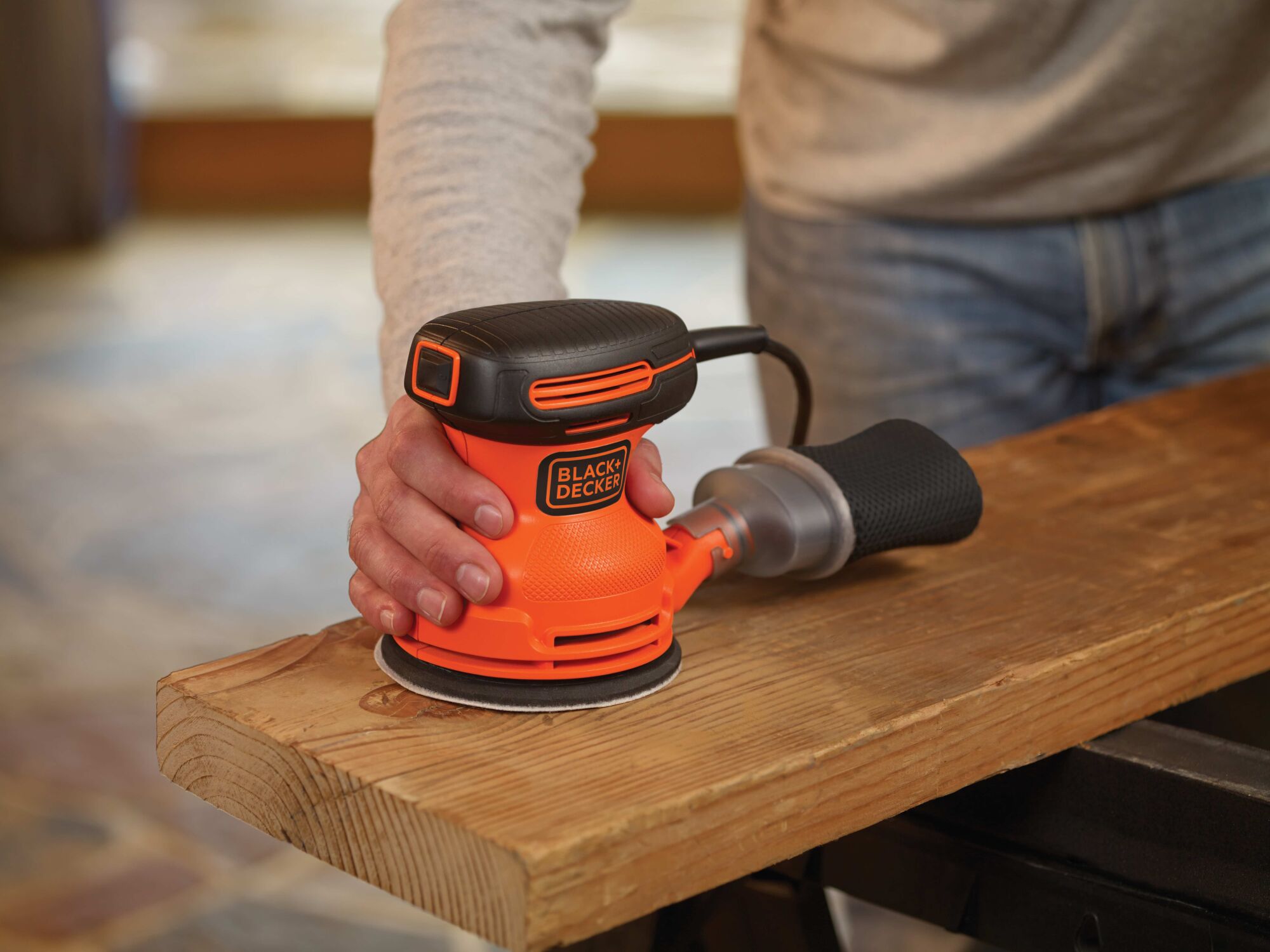 Easy to hold feature of 5 inch random orbital sander.