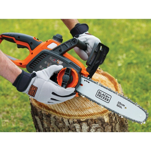 10 inch bar and chain design feature of 20 volt MAX lithium 10 inch chainsaw.