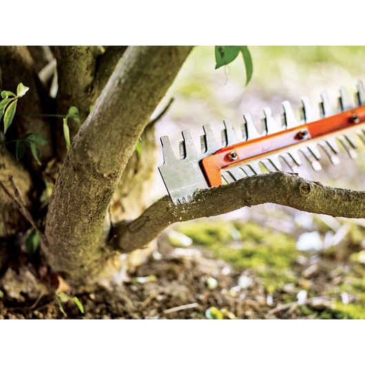 Dual action blade feature of Power Cut 24 in cordless hedge trimmer.