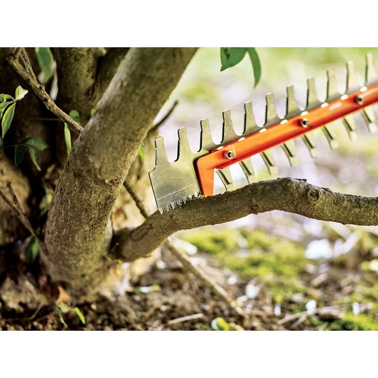 Saw Blade feature of a power cut 24 in cordless hedge trimmer.
